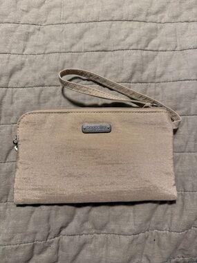 Baggallini Beige/Gold Wristlet RFID